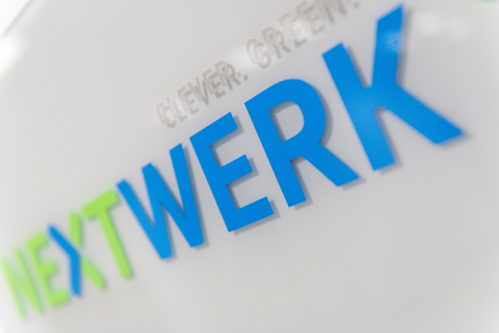NEXTWERK 3D-Logo am Firmensitz